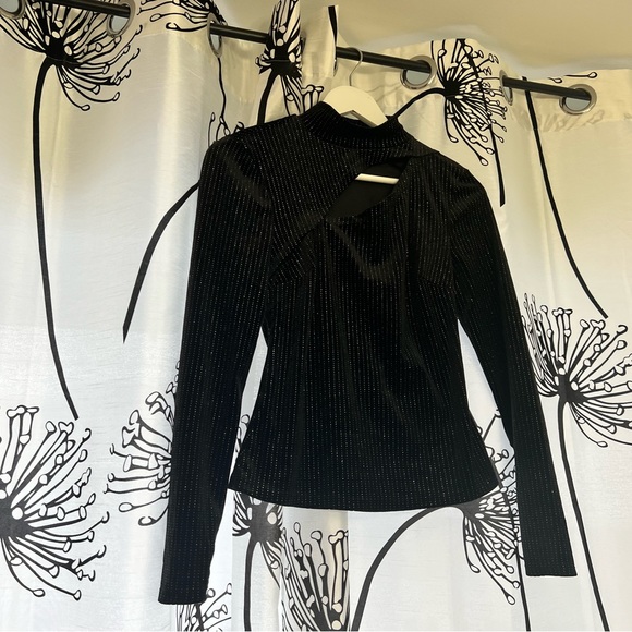 Tops - Guess Brand black top long sleeve, size XS